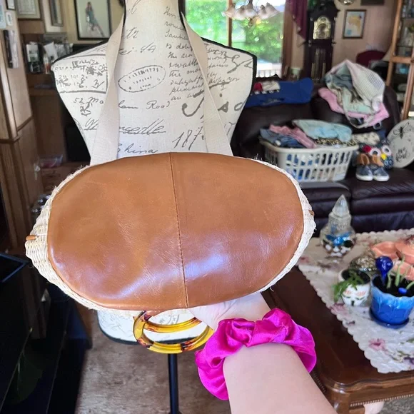 HOBO Sheila Bucket - Natural Straw bucket bag. - Picture 14 of 17